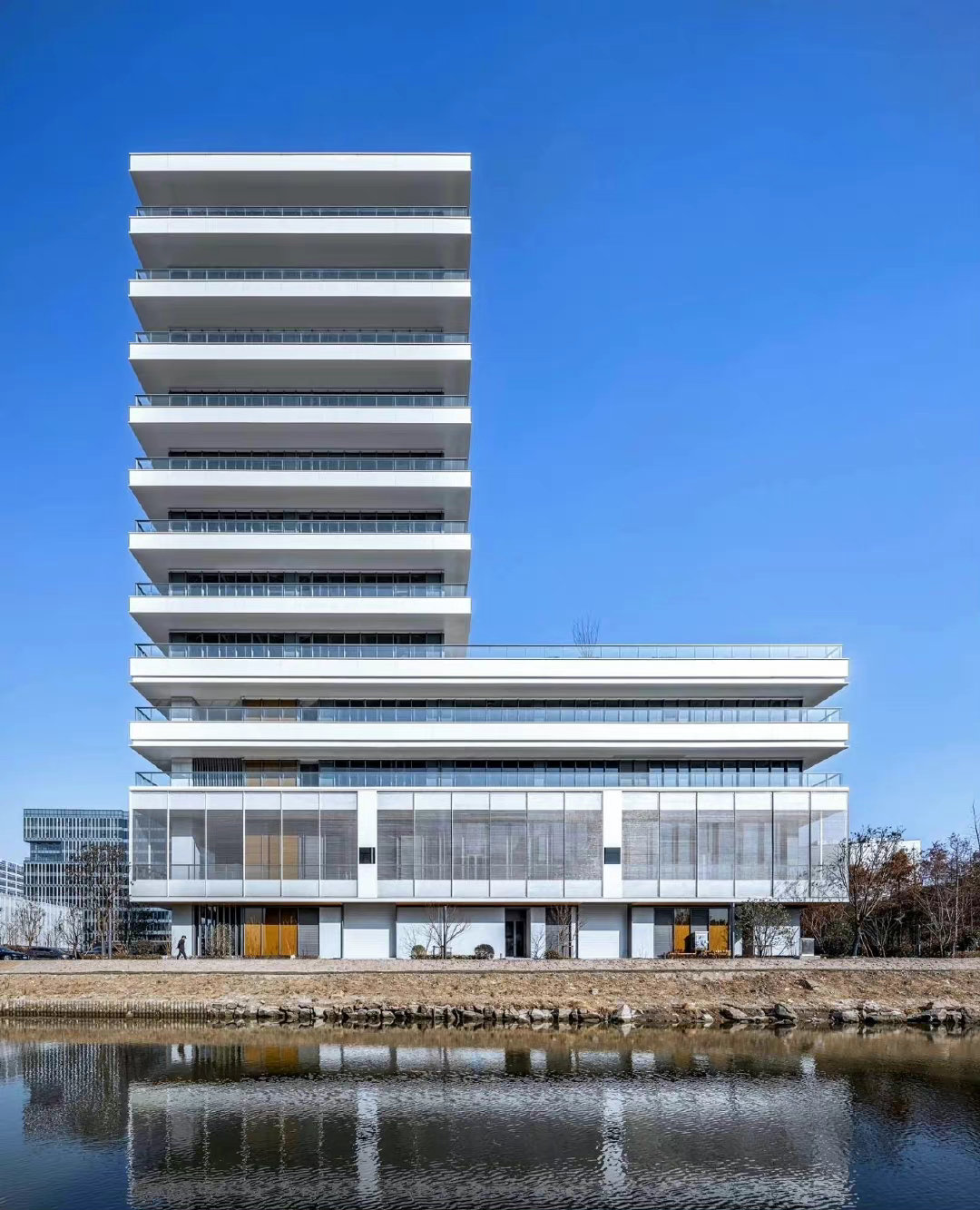 欧式外墙构件:打造古典与现代交融的建筑美学(图1)