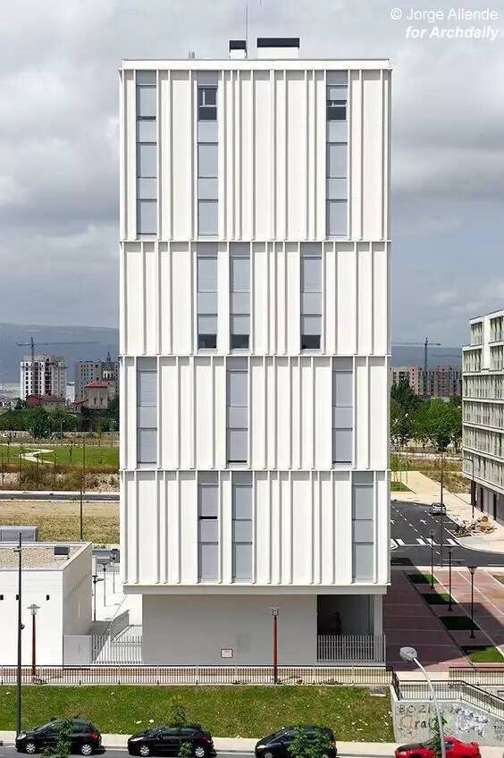 请问下各位外墙装饰线条多少钱一米?(图1)